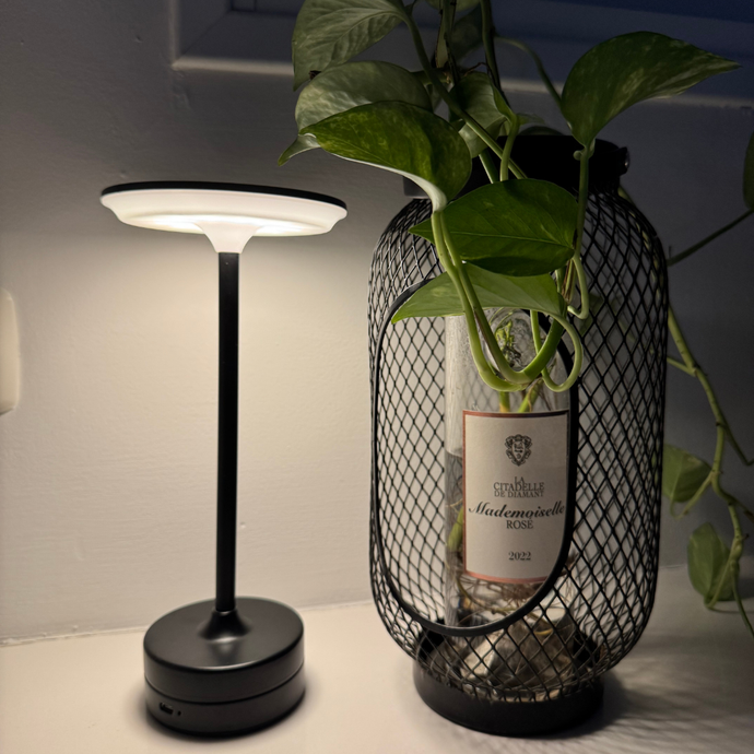 מנורה שולחנית נטענת - Gizmora Tech